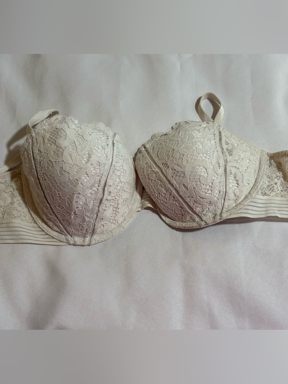 Victorias Secret Lace Contour Push-Up Bra in Ivory 36D